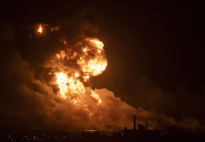 Incêndio em Matanzas atingiu três tanques de petróleo desde sexta-feira