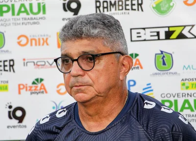 Flávio Araújo, técnico do Altos