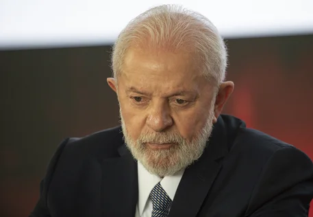 Desaprovação ao Governo Lula cresce e supera aprovação, aponta Paraná Pesquisas