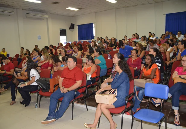 Servidores denunciam péssimas condições de escolas em Picos