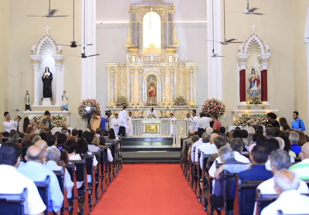 Missa solene celebra os 165 anos da cidade de Teresina