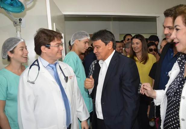 Wellington Dias inaugura UTI no Hospital Regional de Picos