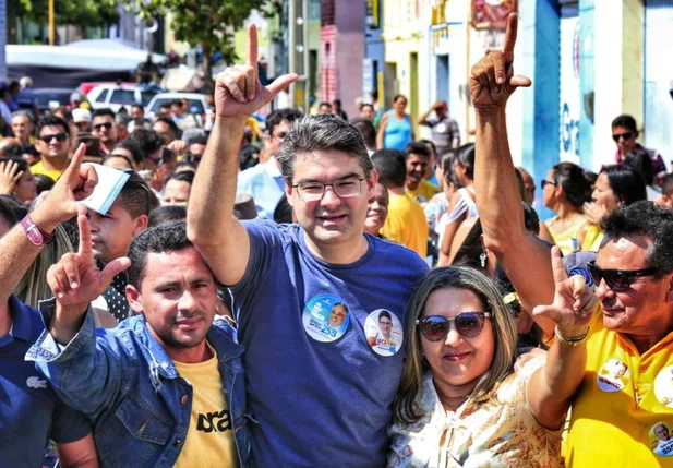 Luciano Nunes faz campanha na cidade de Francisco Santos