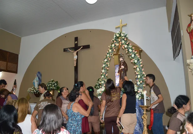 Fiéis celebram 36 anos de devoção a São Francisco de Assis