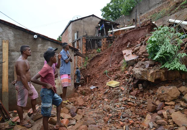 Chuva causa rastro de destruição na cidade de Picos