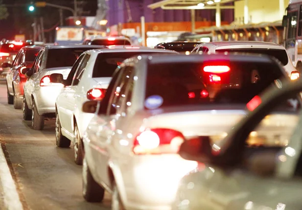Motoristas realizam ato contra Lei do Uber na Frei Serafim 