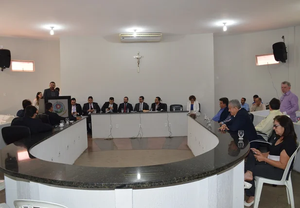 Câmara de Picos realiza sessão para celebrar Dia do Advogado