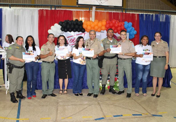 252 alunos de escolas municipais em Picos recebem certificado 