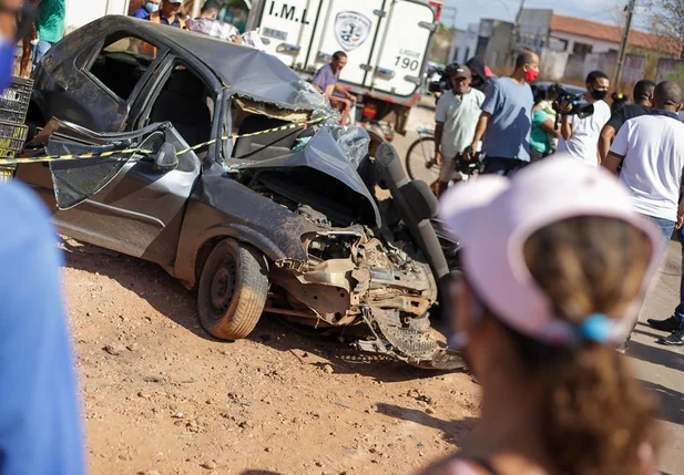 Colisão entre carro e caminhão deixa uma pessoa morta em Timon