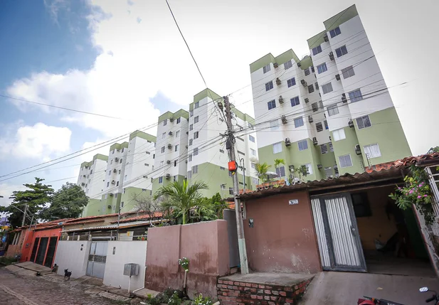Morador diz que condomínio está afetando estrutura de casa em Teresina