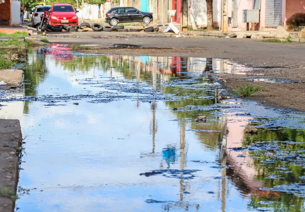 Moradores do Parque Alvorada reclamam de muita água e lama nas ruas
