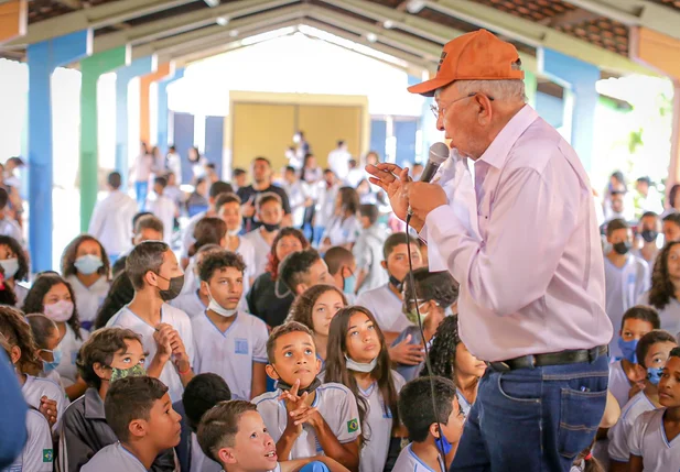 Dr. Pessoa visita Escola Municipal Professor José Gomes Campos