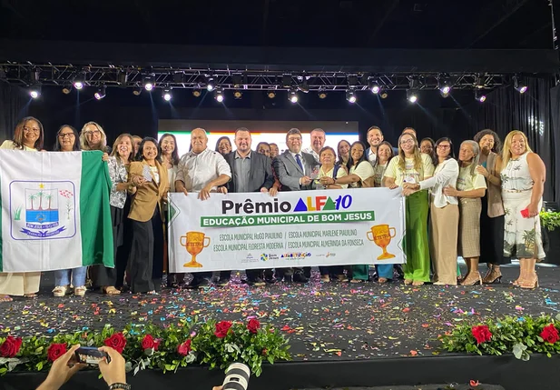 Cidade de Bom Jesus recebe prêmio por excelência em alfabetização