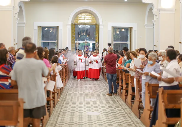 Missa de Quarta-feira de Cinzas reúne fiéis e dá início a Quaresma