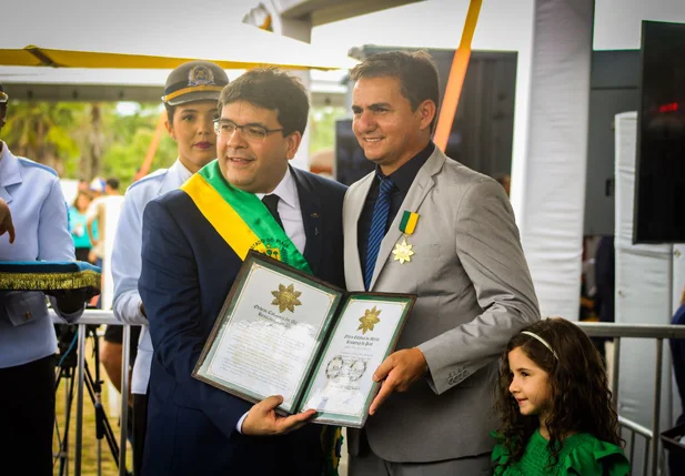 Prefeito Hilton Gomes recebe homenagem do Governo do Estado