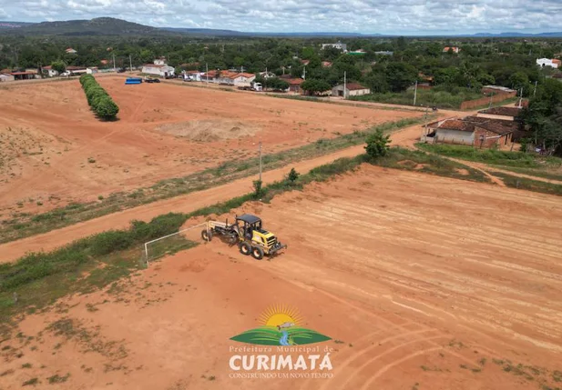 Revitalização de campo de futebol em Curimatá