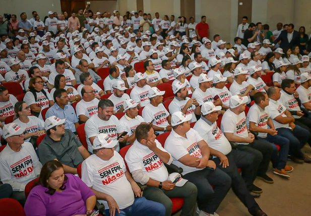 Prefeitos piauienses protestam contra redução do FPM