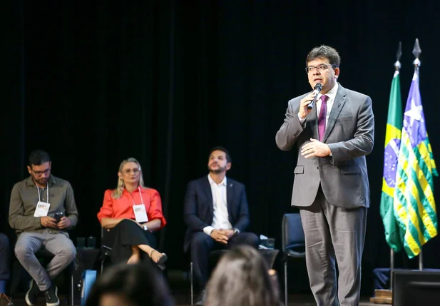 Rafael Fonteles reúne gestores da educação no Centro de Convenções