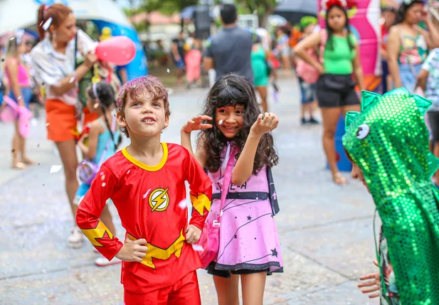 Bloco Tan Dan Dan encanta pais e crianças no Carnaval em Teresina