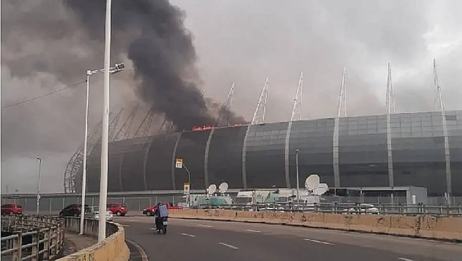 Incêndio atinge cabine de rádio da Arena Castelão, em Fortaleza