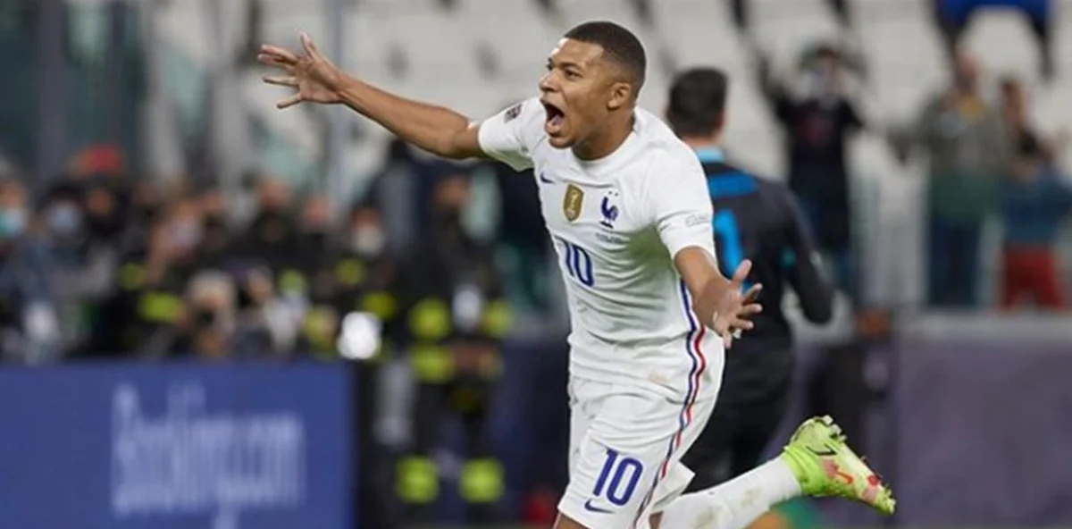 Mbappé desbanca Messi e é eleito melhor do mundo pela Globe Soccer