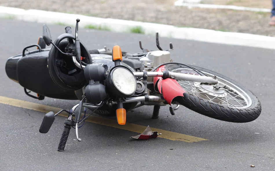 Motociclista ficou gravemente ferido