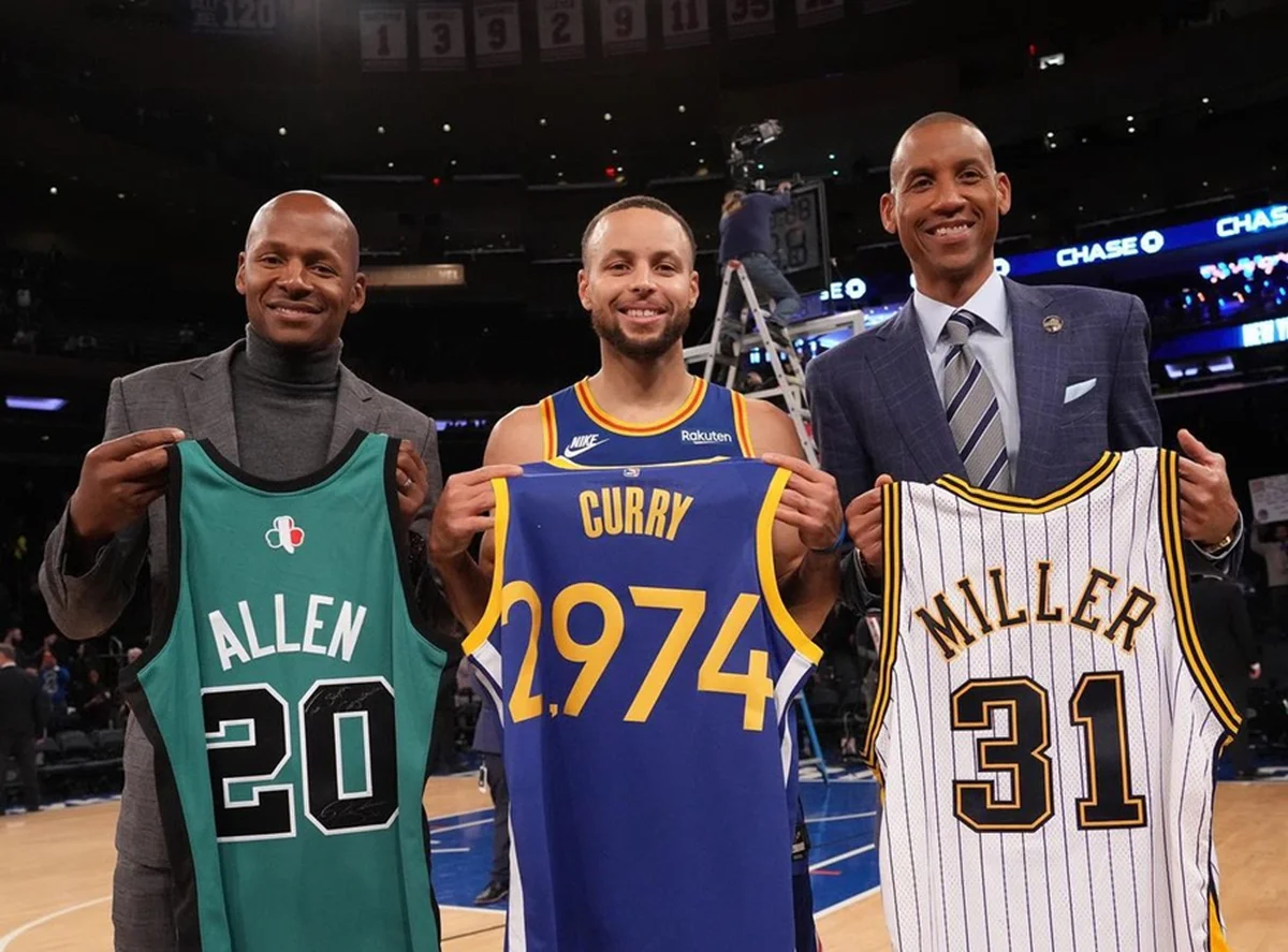 Stephen Curry se torna o jogador com mais bolas de 3 na história da NBA