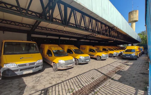 Carros dos Correios