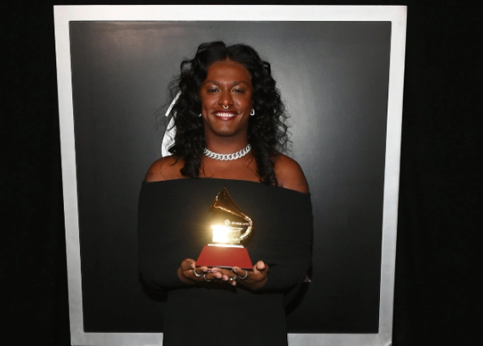 Liniker conquista Grammy Latino