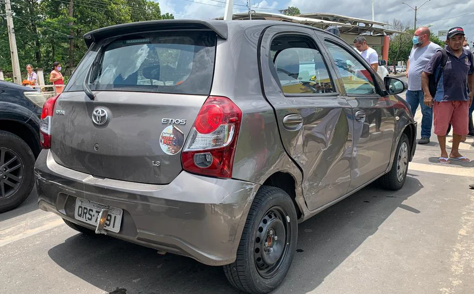 Carro utilizado pelos bandidos