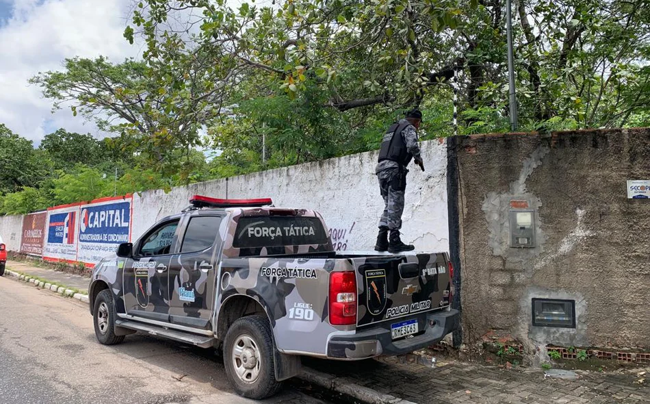 Cerco policial para prender os suspeitos