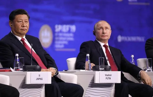 Os presidentes de China e Rússia, Xi Jinping e Vladimir Putin