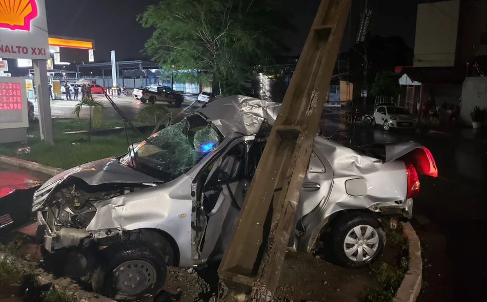 Toyota Etios destruído