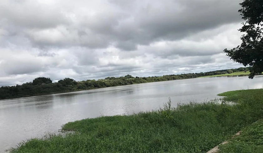 Rio Marataoan em Barras