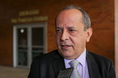 Deputado Hélio Isaías