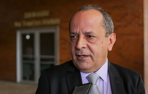 Deputado Hélio Isaías