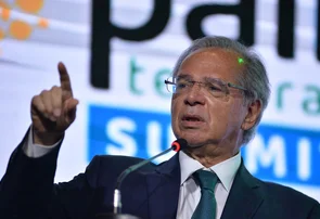 Paulo Guedes critica política econômica e diz que Lula chutou o balde