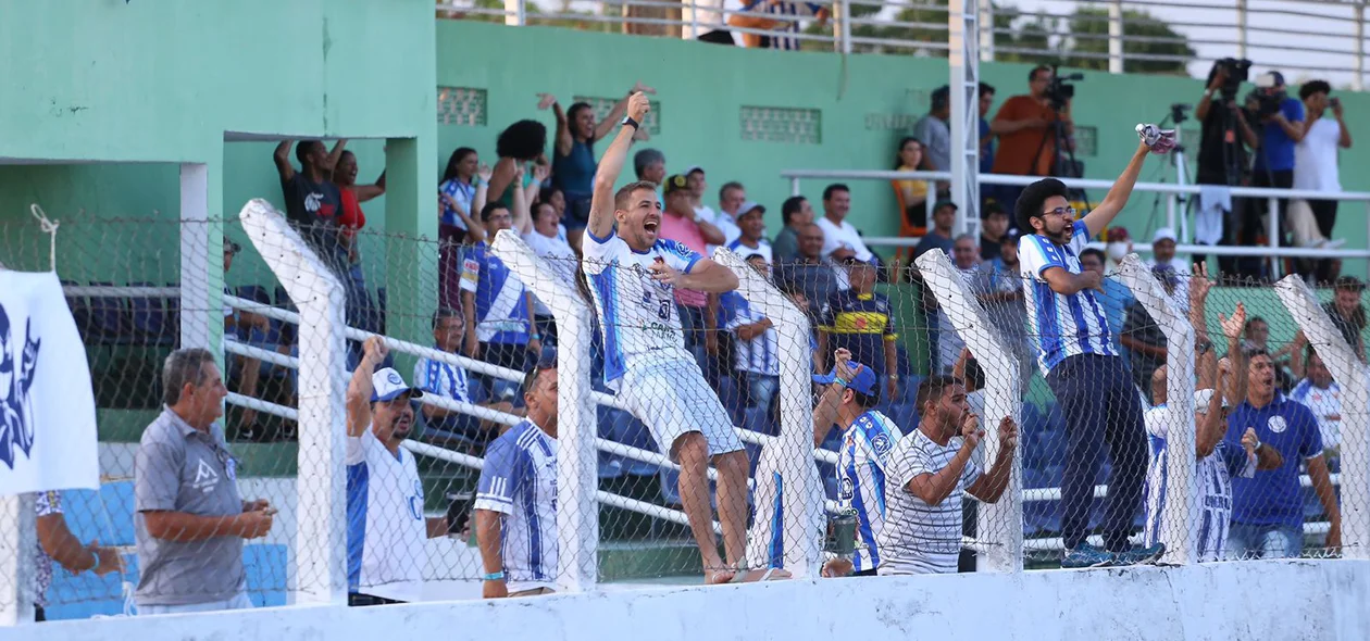 Com os portões fechados, apenas alguns parentes dos atletas puderam estar no Desudeth de Melo