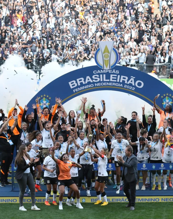Corinthians goleia Inter para ficar com título do Brasileiro