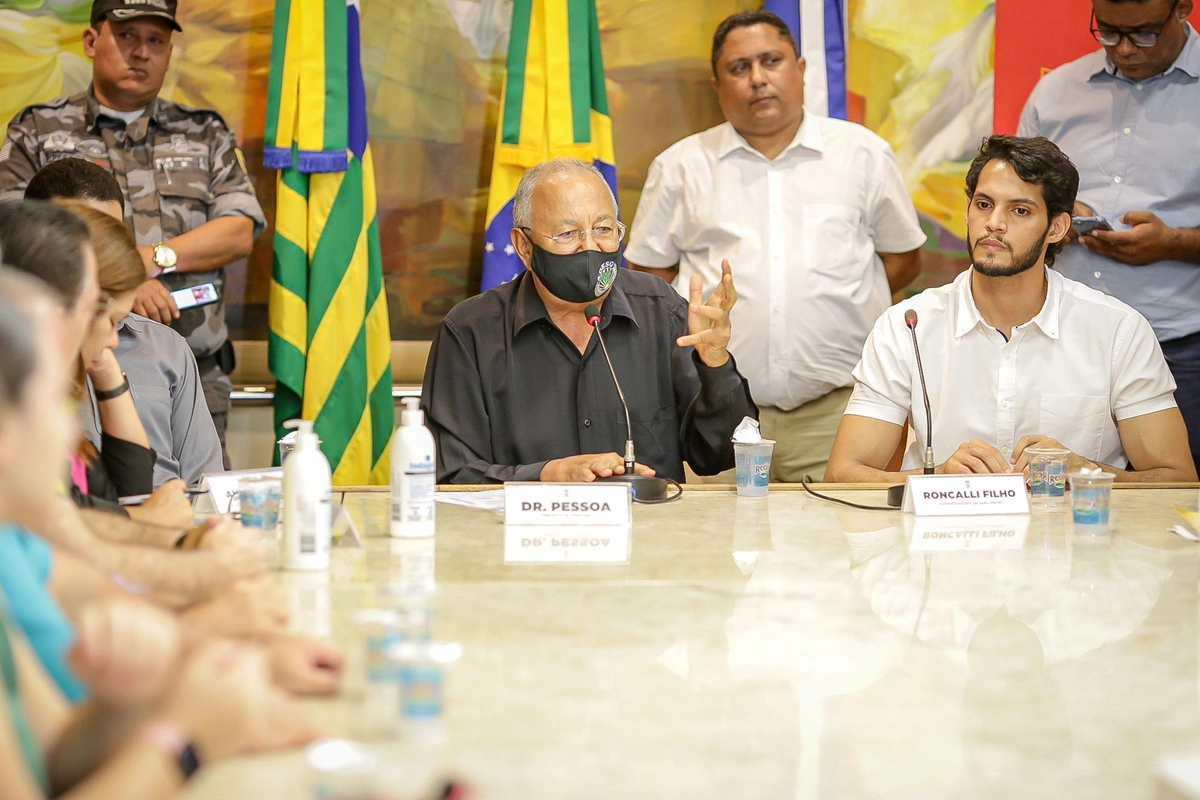 Dr. Pessoa e Roncalli Filho durante reunião