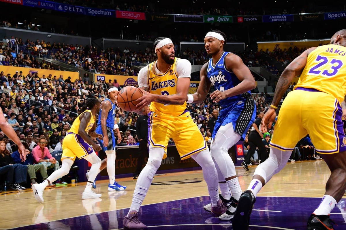 Anthony Davis faz jogo antológico e Lakers vence a 1º batalha