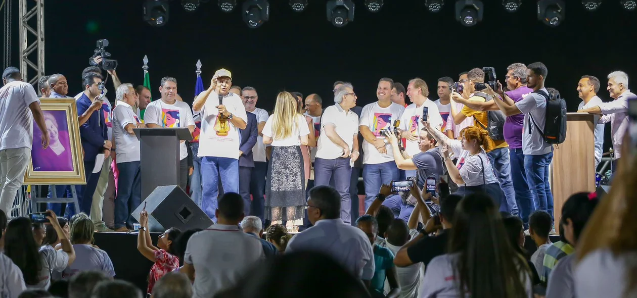 Assinatura da ordem de serviço do Hospital da Mulher