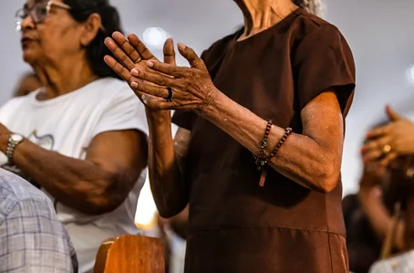 Fiéis na igreja