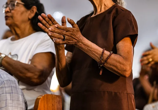 Fiéis na igreja