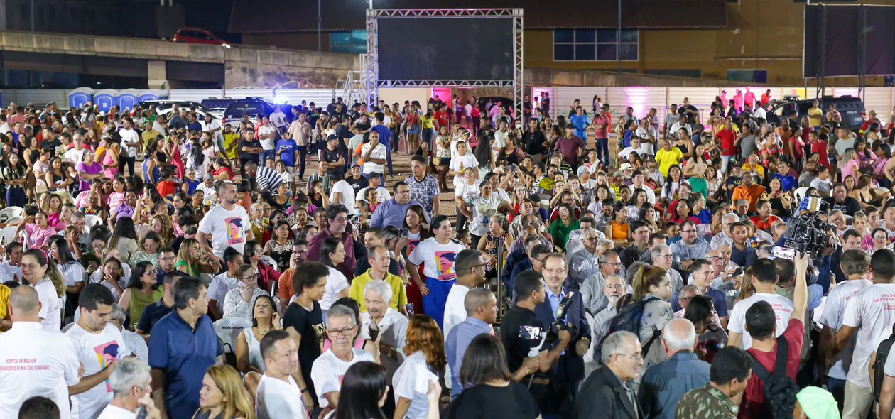 População no lançamento da construção do Hospital da Mulher