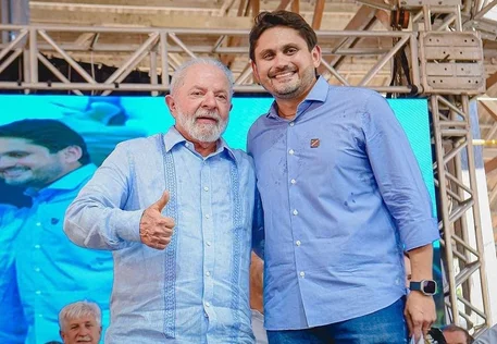 Lula diz que vai afastar ministro se PGR aceitar indiciamento da PF