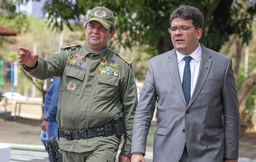 Rafael Fonteles e o comandante-geral da Polícia Militar, Scheiwann Lopes