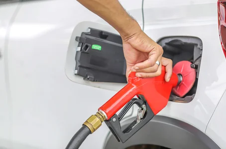 Gasolina sobe nos postos de combustíveis após reajuste da Petrobras