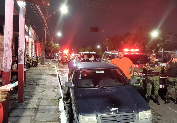 Policiais em bares da zona sul de Teresina