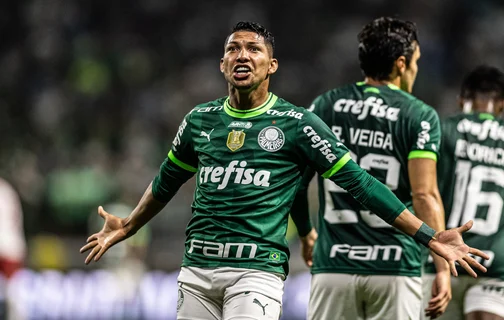 Rony comemora gol em jogo do Palmeiras contra Bragantino